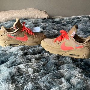 Reason why selling: got them a long time ago and the don’t fit me anymore.